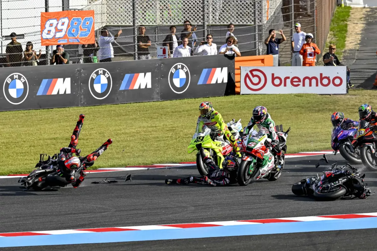 Martín elsírta magát, majd bocsánatot kért a szintén megsérült Bezzecchitől a balesetért