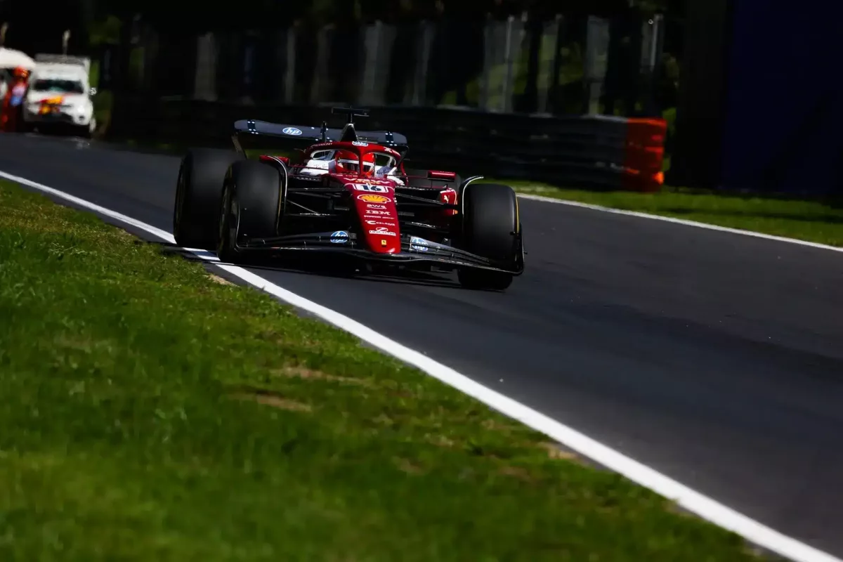 A Ferrari reménytelen helyzetének szimbóluma: Leclerc ujjainak száma