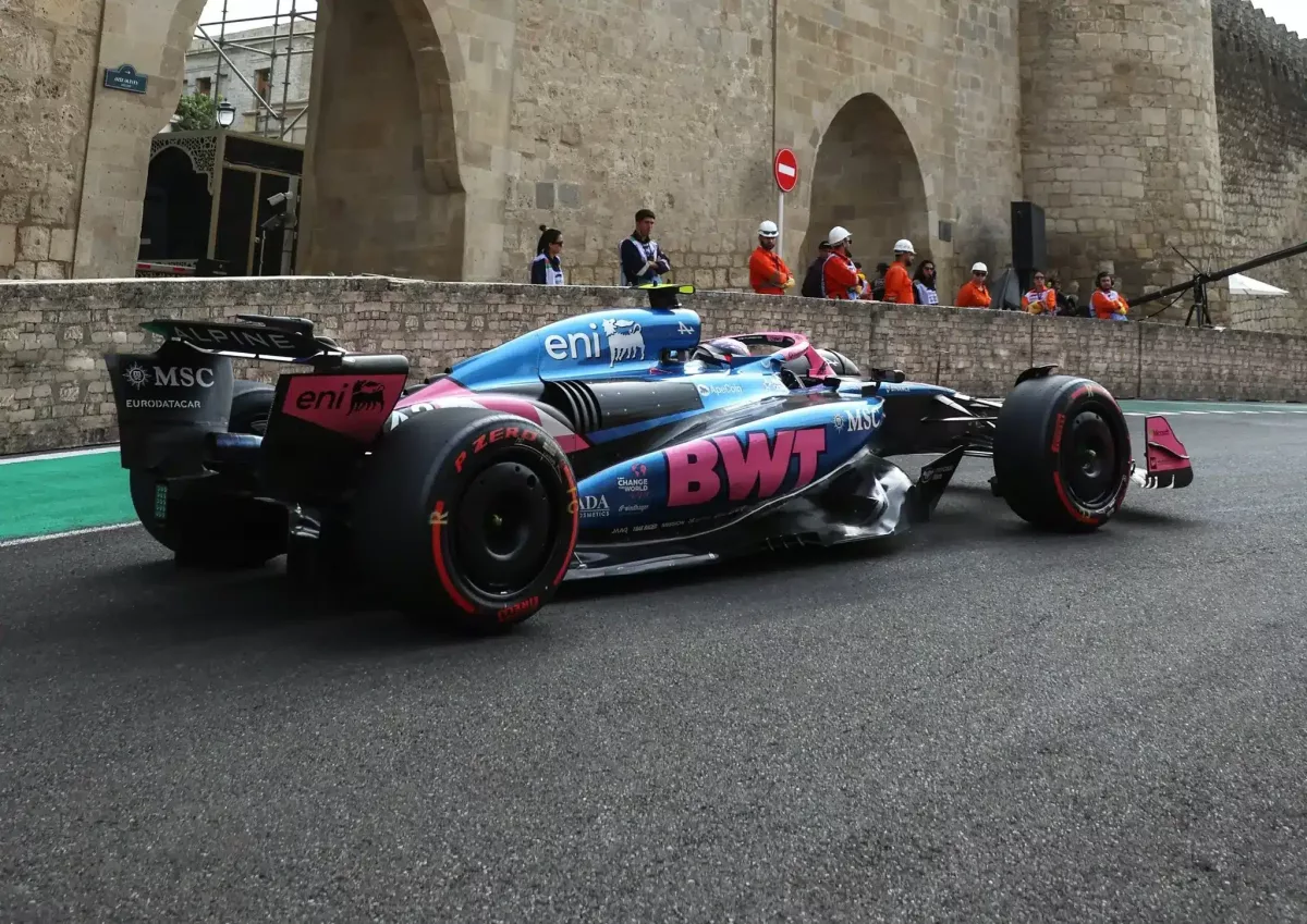 Az írott cím nagyon hatékony és figyelemfelkeltő: „Briatore titokzatos nyilatkozata: Kié lesz jövőre a másik Alpine?”.