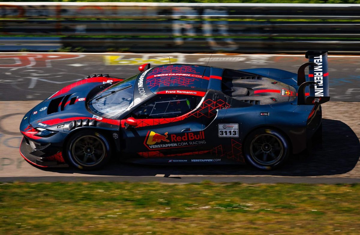 Megvan, mikor kezdi meg Verstappen az F1-en kívüli karrierjét egy Ferrarival