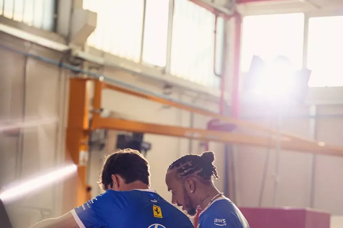 Az örökséget tisztelve és tisztelegve – Hamiltonék kékbe öltöznek az Olasz Nagydíjra