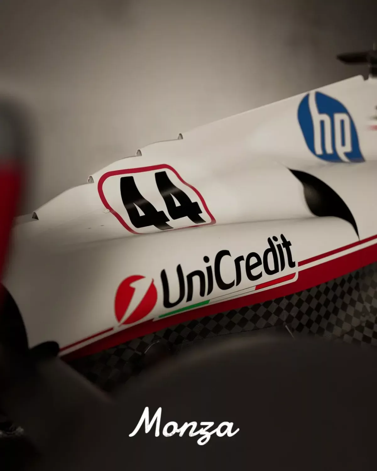 A Ferrari bemutatta az ikonikus Niki Lauda ihlette festését – Képekben megörökítve