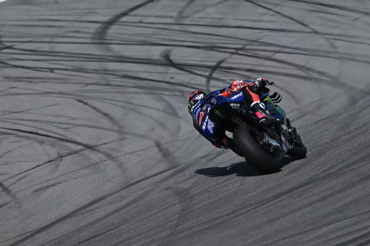 Együtt próbálták ki Quartararóék: A V4-es Yamaha tesztje nem sikerült tökéletesen