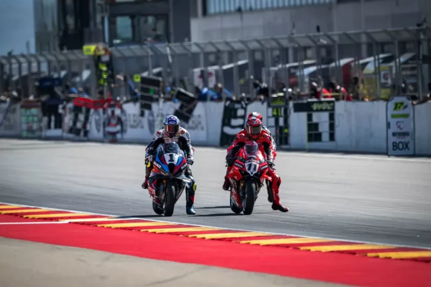 A Bulega és Razgatlıoğlu hősi csatája az utolsó kanyarban dőlt el