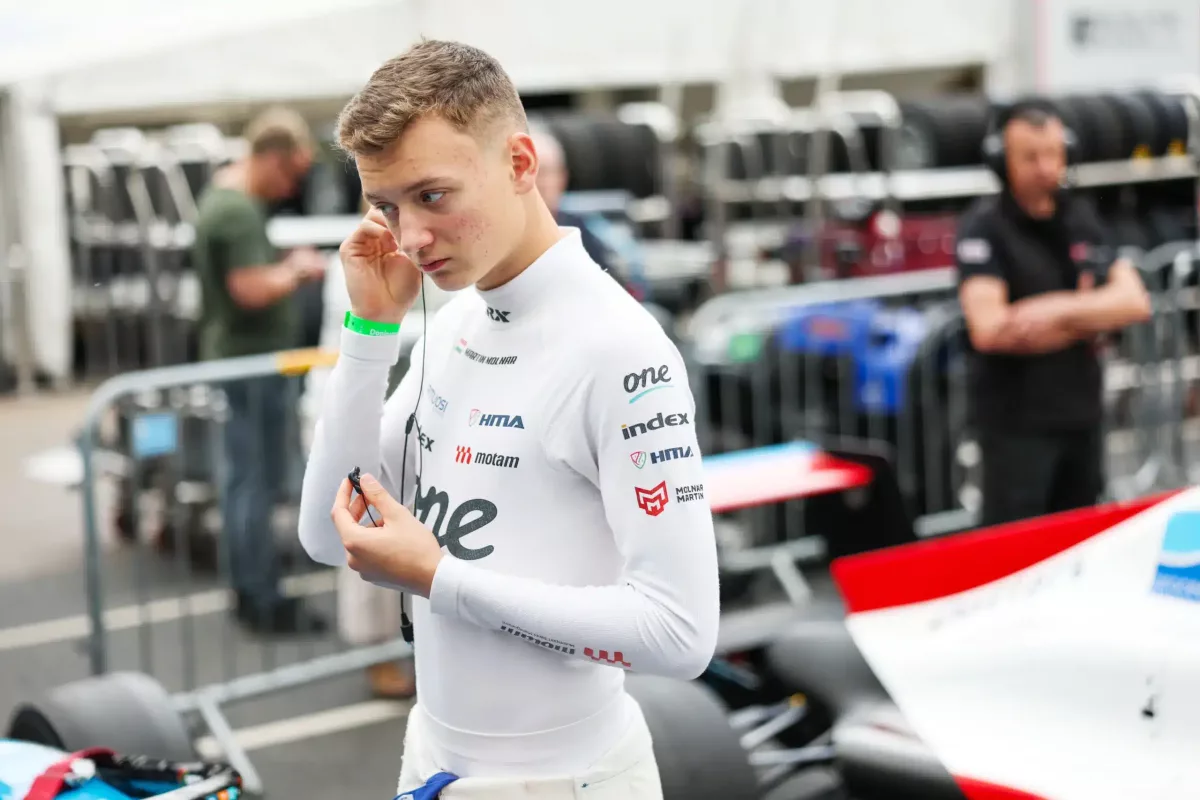 Büntetésáradat érte Molnár Martint a brit F4-ben
