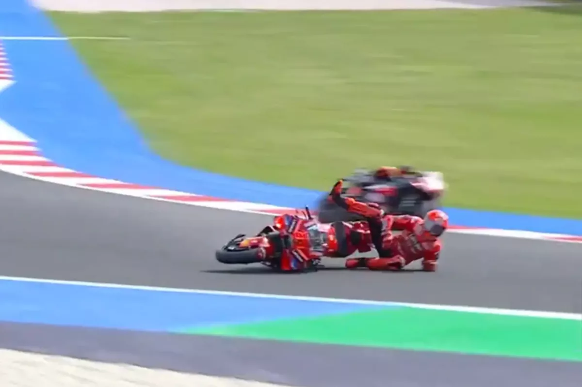 Marc Márquez az élről bukott, Bezzecchi első sprintgyőzelmét aratta az Apriliával