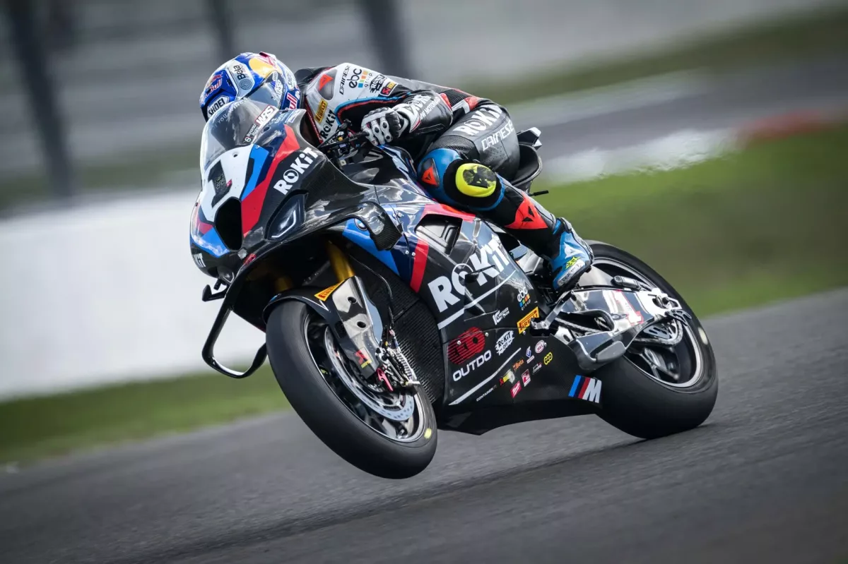 Az „Ismét meglepő győzelem-együttes a Superbike világkupában” cím megfelelő lenne ehhez.