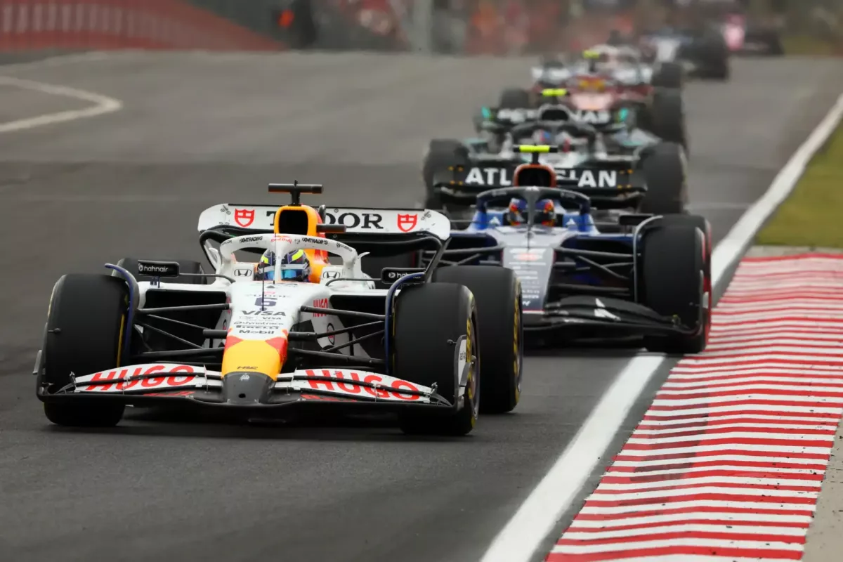 Az F1-es szabályok hiábavalósága: a pilóták vakon hagyják az előírásokat