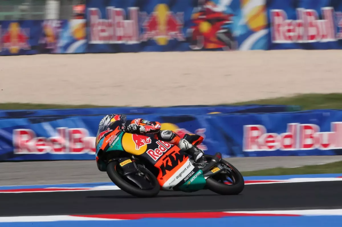 Kegyetlen csata a Moto3 misanói versenyen: Rueda hihetetlen hajrát mutatva legyőzte Quilest az utolsó kanyarban