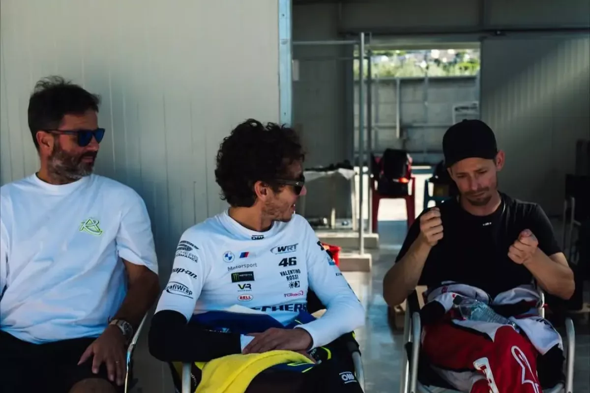 Az ikonikus páros, Rossi és Stoner, ismét egymásnak feszült – ezúttal váratlan helyszínen!