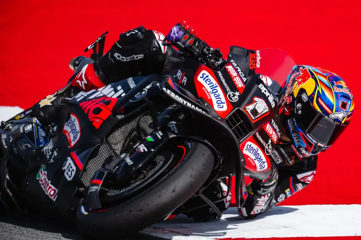 Az eseménydúsnak ígérkező Katalán Nagydíj egyik megrázó momentumában Martín büntetést kapott a feltartás miatt