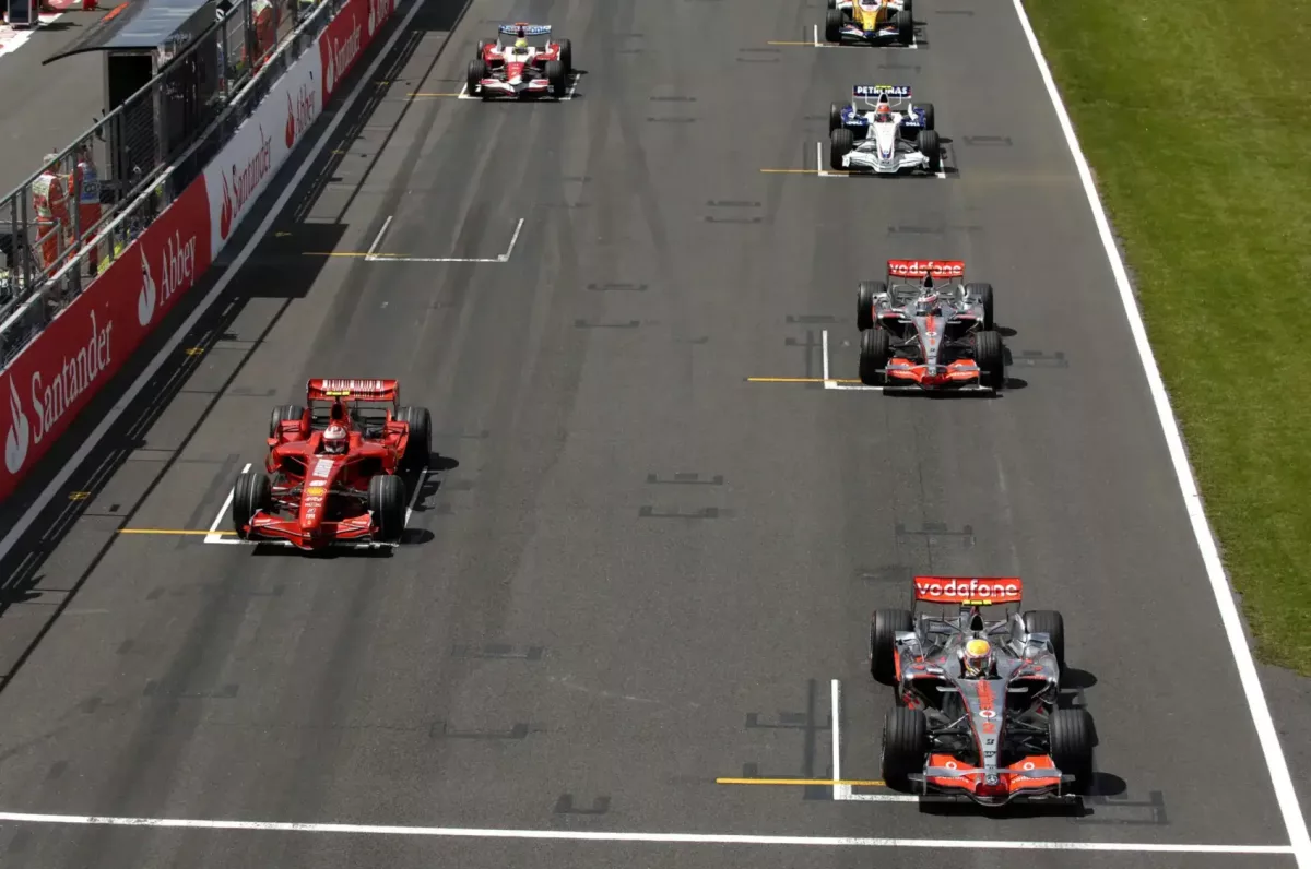 A Mercedes és a Ferrari egyetért a V8-as motorok visszatérésével az F1-be, de ez még nem elég