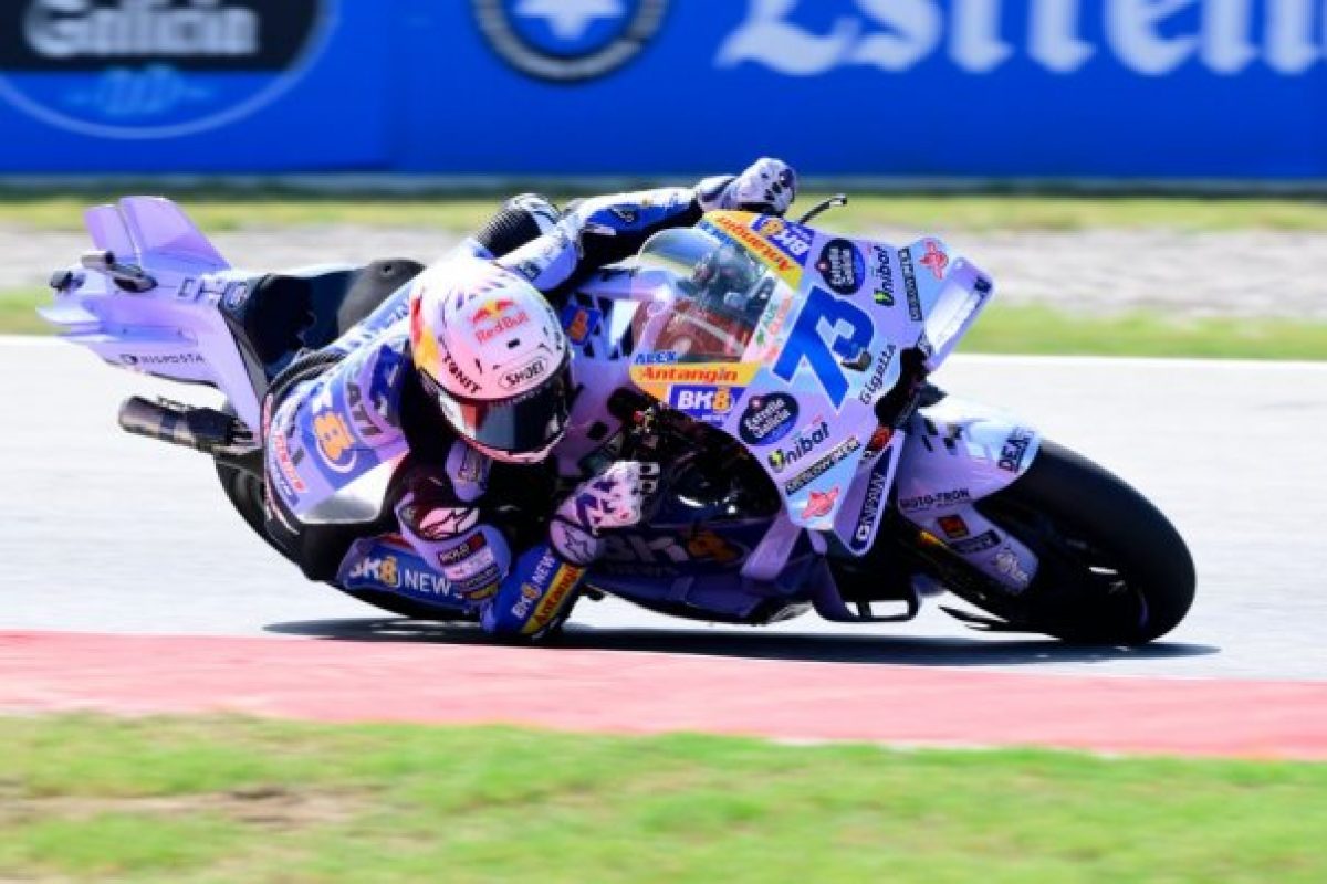 Marquez lenyűgöző teljesítménnyel indul az első sorból, Bagnaia hátrébb került az időmérő edzésen