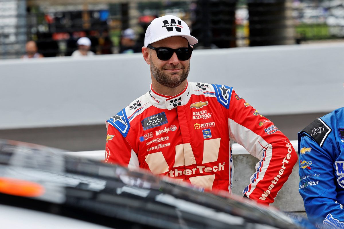 A „Denny Hamlin reakciója SVG kansas-i teljesítményére