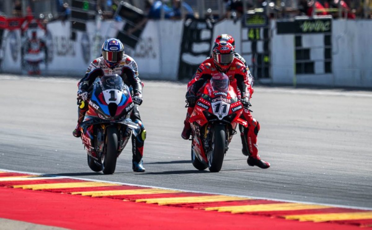 Bulega őrült csatában megállította Razgatlioglu diadalmenetét a WSBK-ban