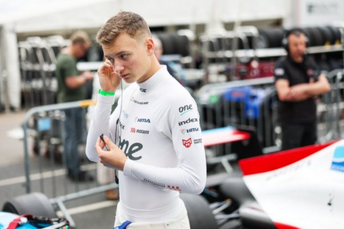 A büntetés vihara: Molnár Martin látványos incidensbe keveredett a brit F4-ben