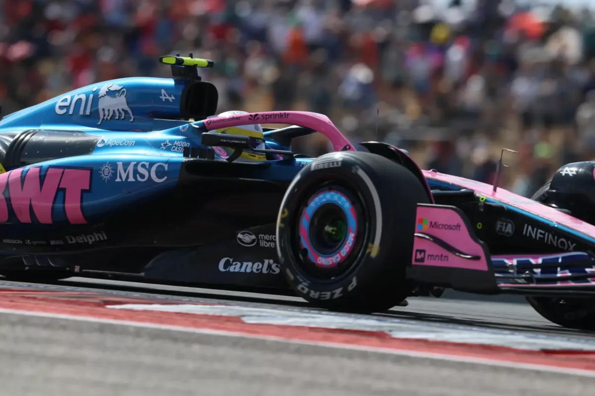 A fegyelmezetlenség csúcspontja: A szerződés nélküli F1-es pilóta figyelmen kívül hagyja a csapatutasítást