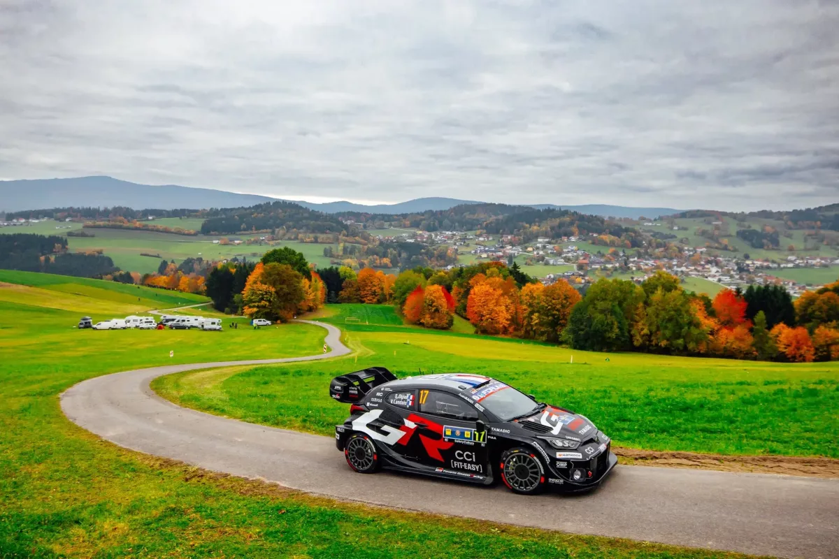 Ogier vezet vasárnap, Rovanpera irányítja a Közép-Európa Rallyt