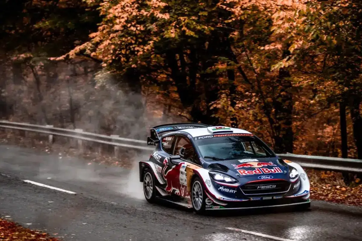 Árpádtetőn Evans egykori Fordja, Parasznyán a gumiégetés volt a sztár (videó)