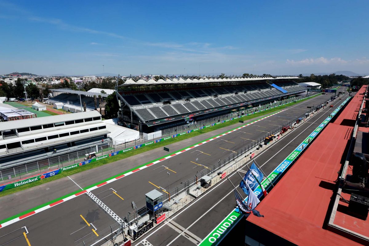 A Mexikói Nagydíj Pénteki Eseményei: Friss Hírek és Pillanatnyi Fejlemények