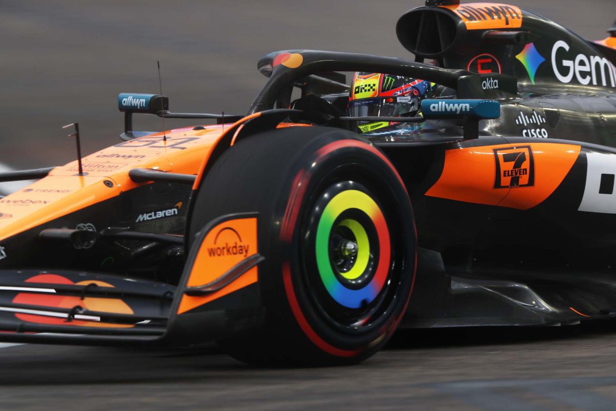 Piastri vezet, Norris balesetet szenvedett a bokszban Leclerc-vel való ütközésben Szingapúrban