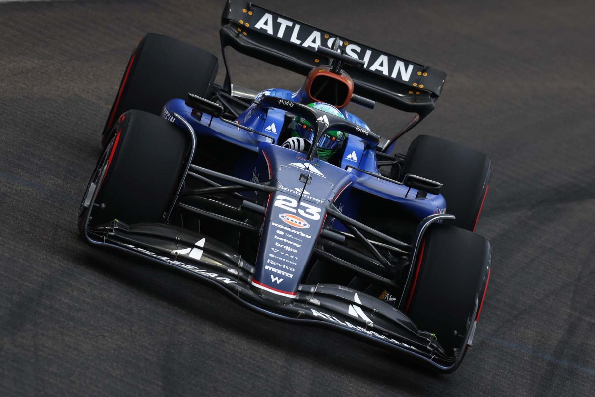 Williams autói kizárás fenyegetésével Szingapúrban