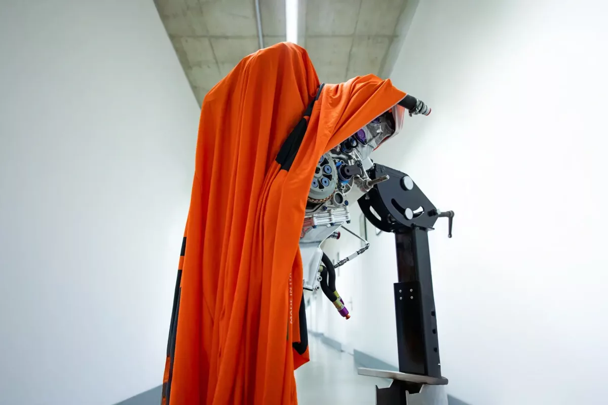 Az első lépés a jövő felé: a KTM bemutatta a 2027-re tervezett motorblokkját (videó)