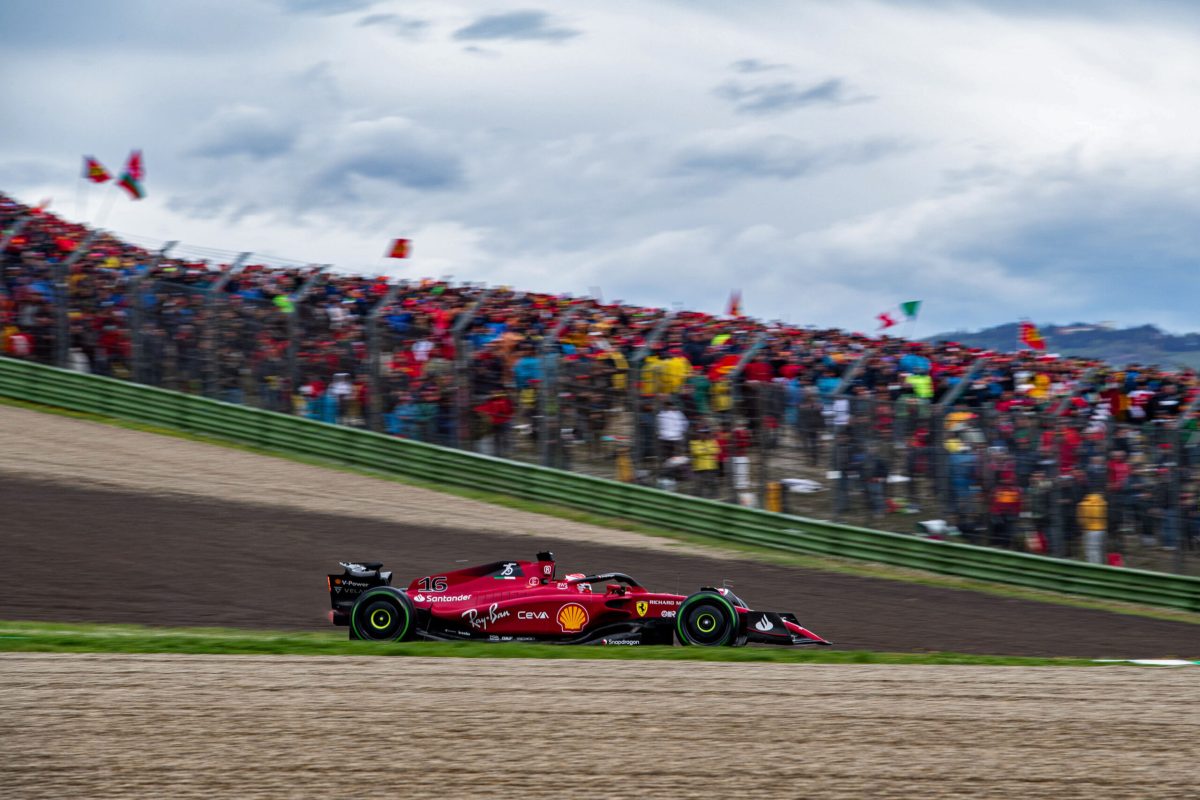 Ferrarival, Imolában tér vissza a hatszoros F1-es futamgyőztes