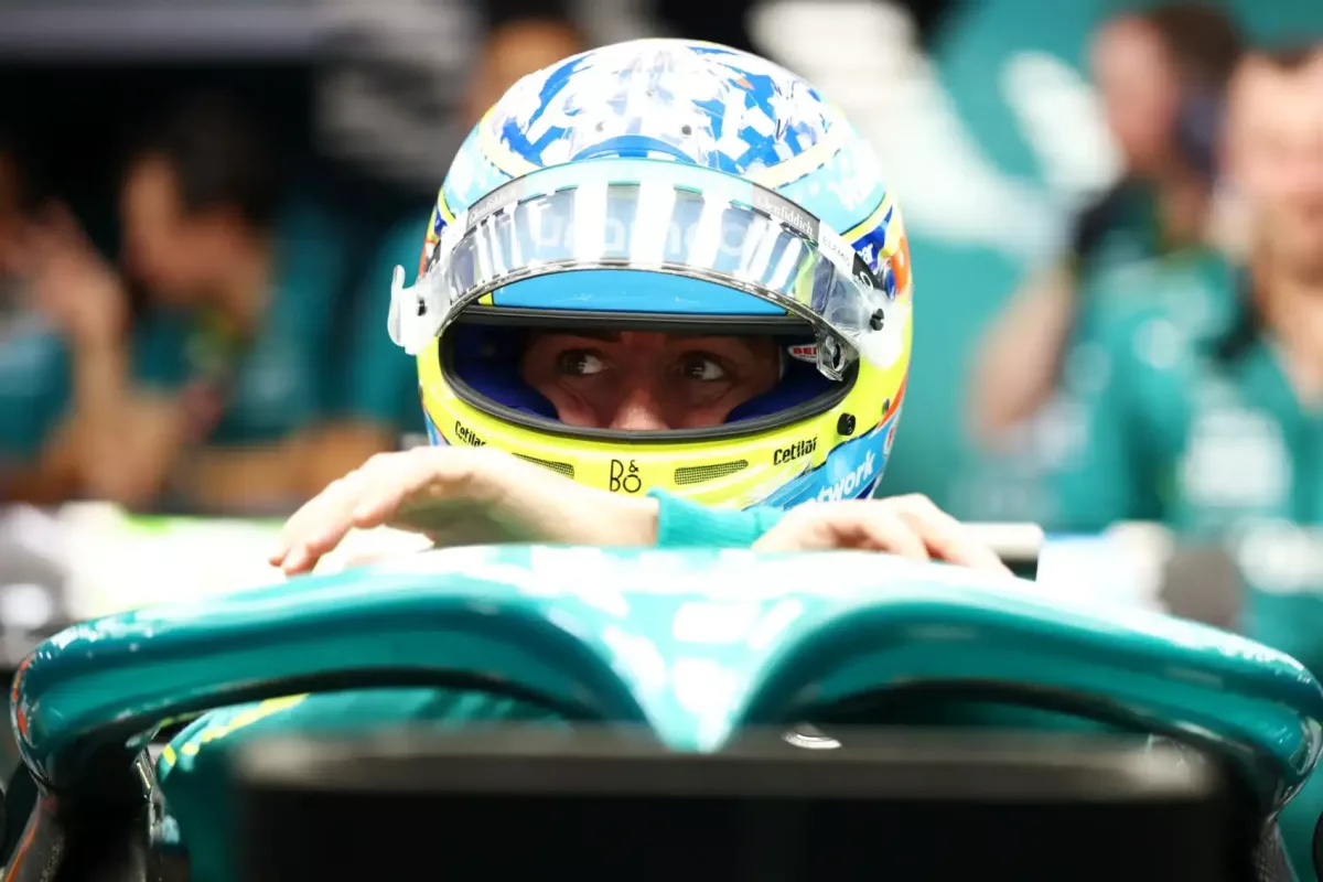 Alonso és a főnök: A nehéz döntés árnyékában