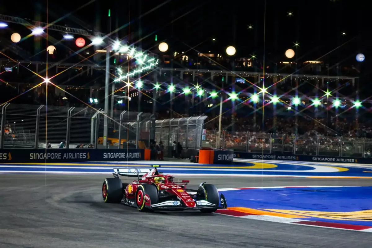 A cím: „Hamilton félresöpör minden akadályt és megdönti Schumacher rekordját