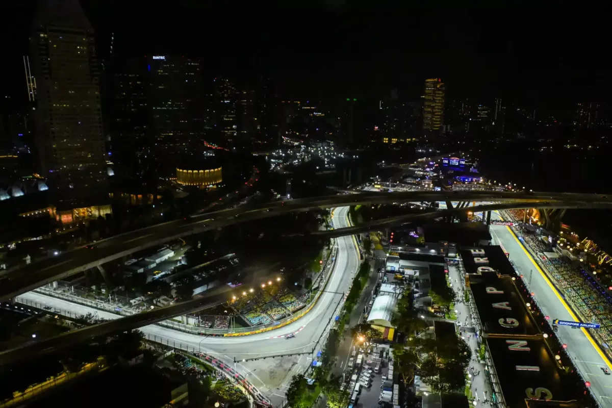 Jegy nélküli belépője miatt börtönbe kerülhet egy fiatal férfi a szingapúri F1-es hétvégén