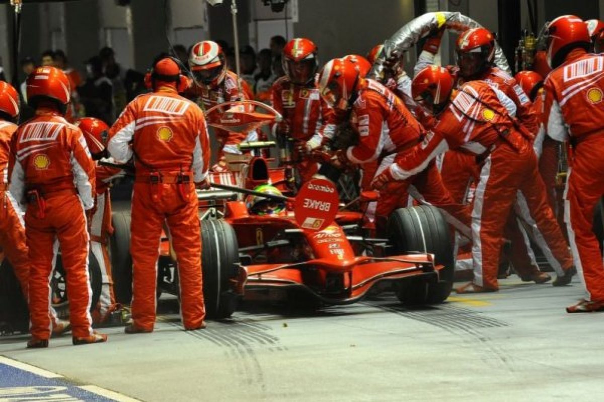 A „Massa Súlyos Kritikát Kapott a Bíróságon” cím hatásos lehet.