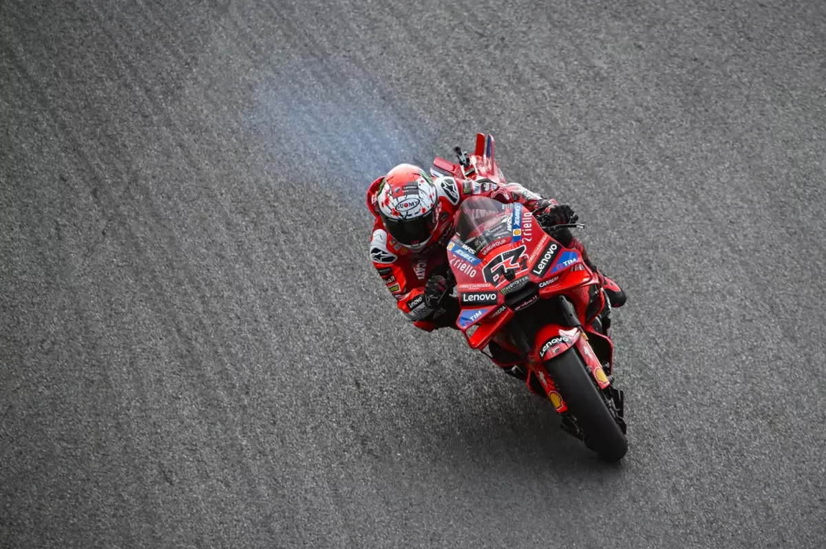 Bagnaiát ki kellett volna inteni Motegiben a füstölő blokkja miatt?