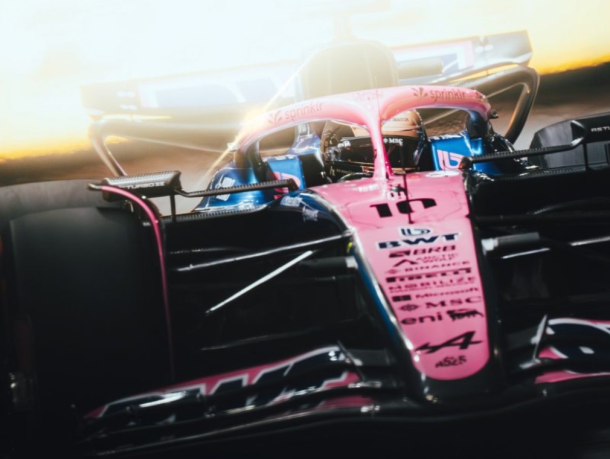 A bokszutcából rajtoló Gasly és Williams Szingapúrban