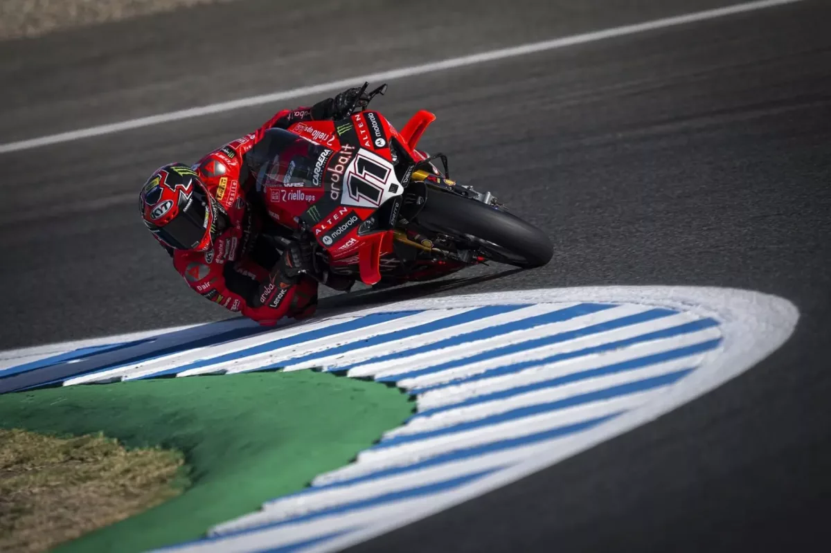 A „Bulegát kifütyülték: Razgatlıoğlut másodjára hozzáérték” cím hatásos lehet.