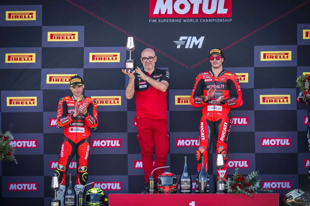 Az olasz motorosok elismerése a MotoGP versenyzők teljesítményéért