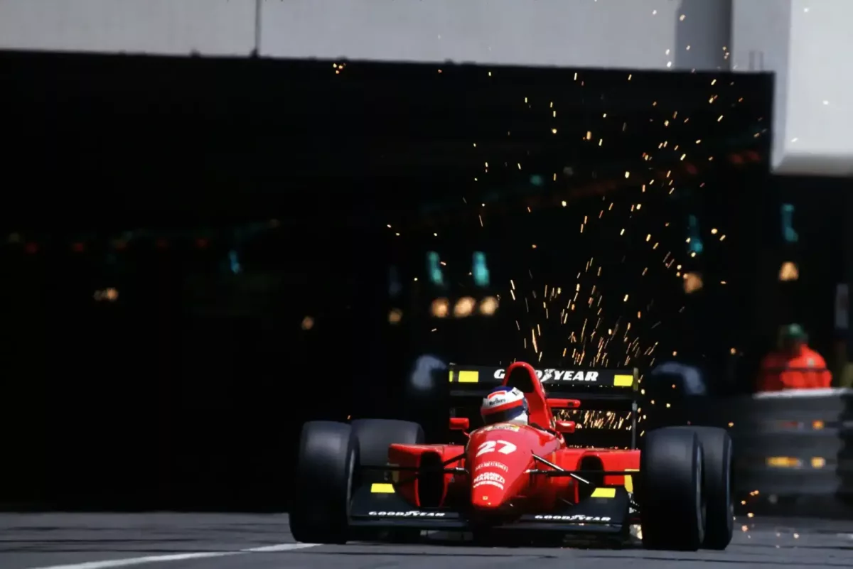 Villámgyors kiszabadulás: A V12-es F1-es Ferrari megszabadul a konditerem bilincsétől