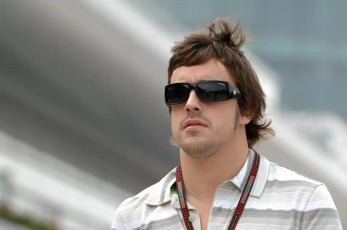 Az áruló Alonso: saját felügyelőt küldött a csapatára