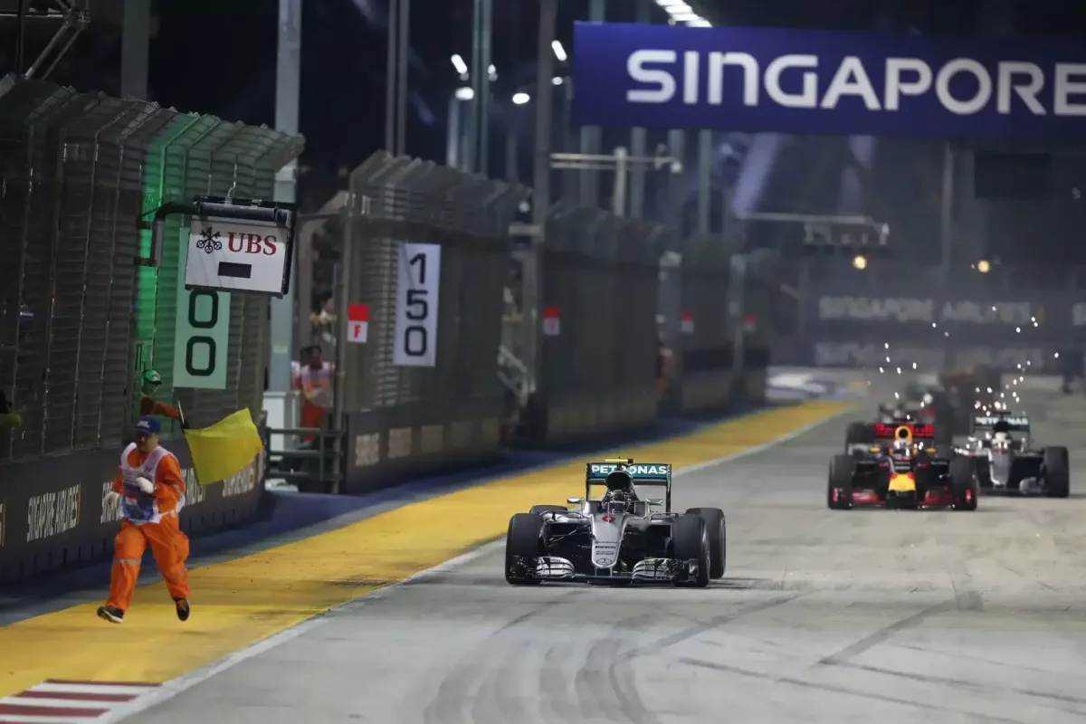 Az életveszély szélén – F1-es sportbírók sorsfordító csodája