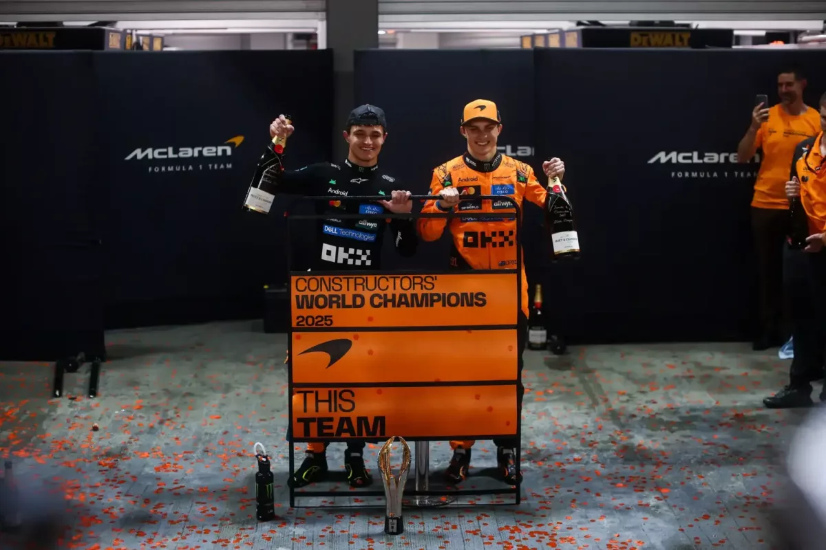 A McLaren-csapattagok viselkedése Piastrival szemben: Kellemetlen helyzetben a legendás új versenyző.