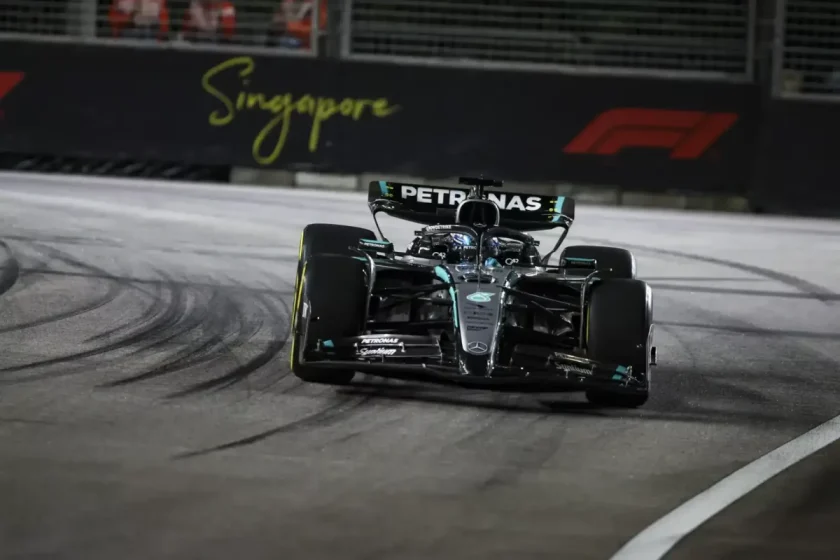 Russell lenyűgöző teljesítménnyel nyerte meg a pole pozíciót Szingapúrban, Verstappen lekörözte a McLareneket