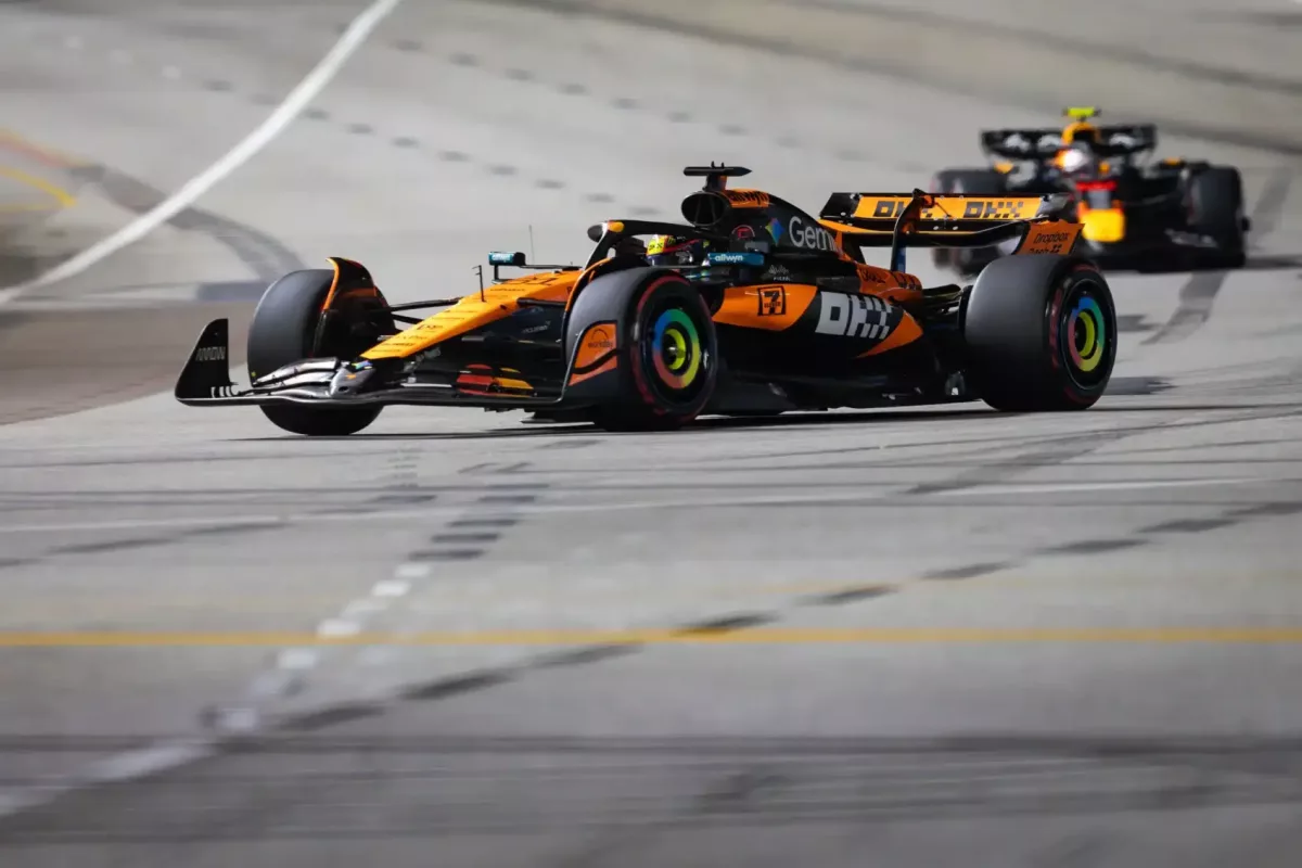 Piastri meglepte a mezőnyt: Norris és Verstappen előtt rajtolt Szingapúrban