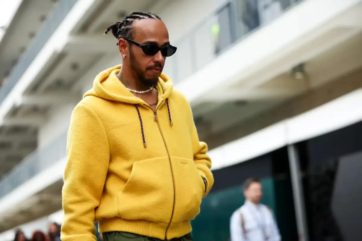 Hamilton aggódik a Ferrari potenciális bombaigazolása miatt – Zavaró pletykák