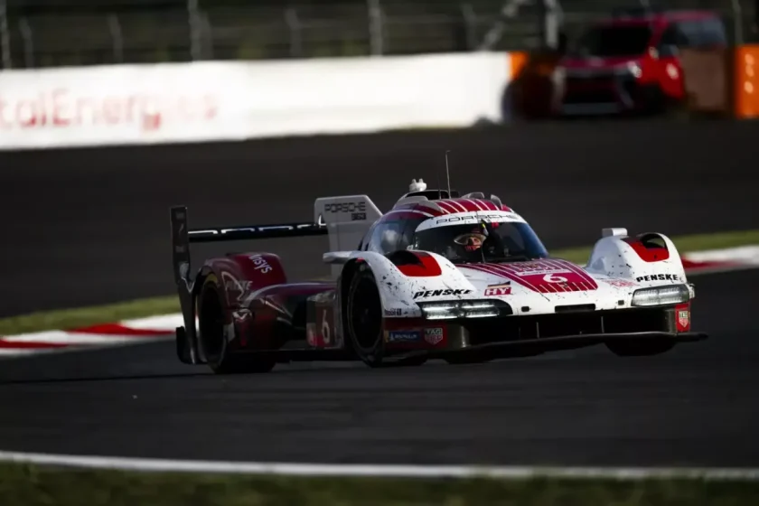 Az „Ütés a motorsport világában: Meglepetés távozás a WEC Ferraritól” cím hatásos lenne erre a hírre.