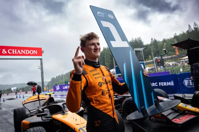 Az F1 csalódás: A McLaren piastrival sebességmérő a pályán