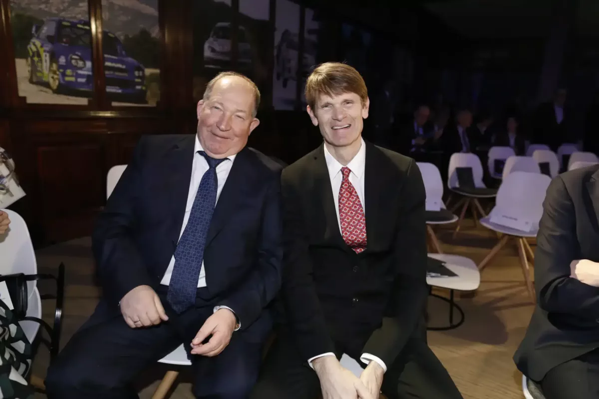 Az „Orosz tábornok szankcióktól mentesítve a FIA által” címet ajánlanám.