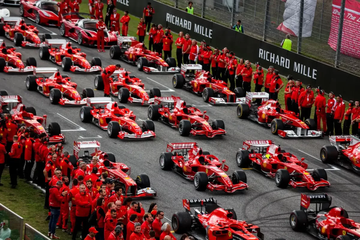 A „Schumacher-Ferrarik uralták az első olasz történelmi nagydíjat” alcímet javaslom.