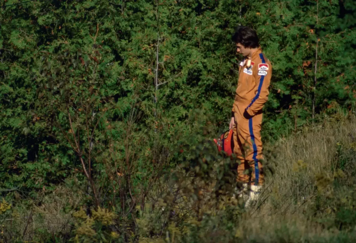 Végzetes baleset a pályán: A fiatal pilóta Ferrarija halálos áldozatokat követelt