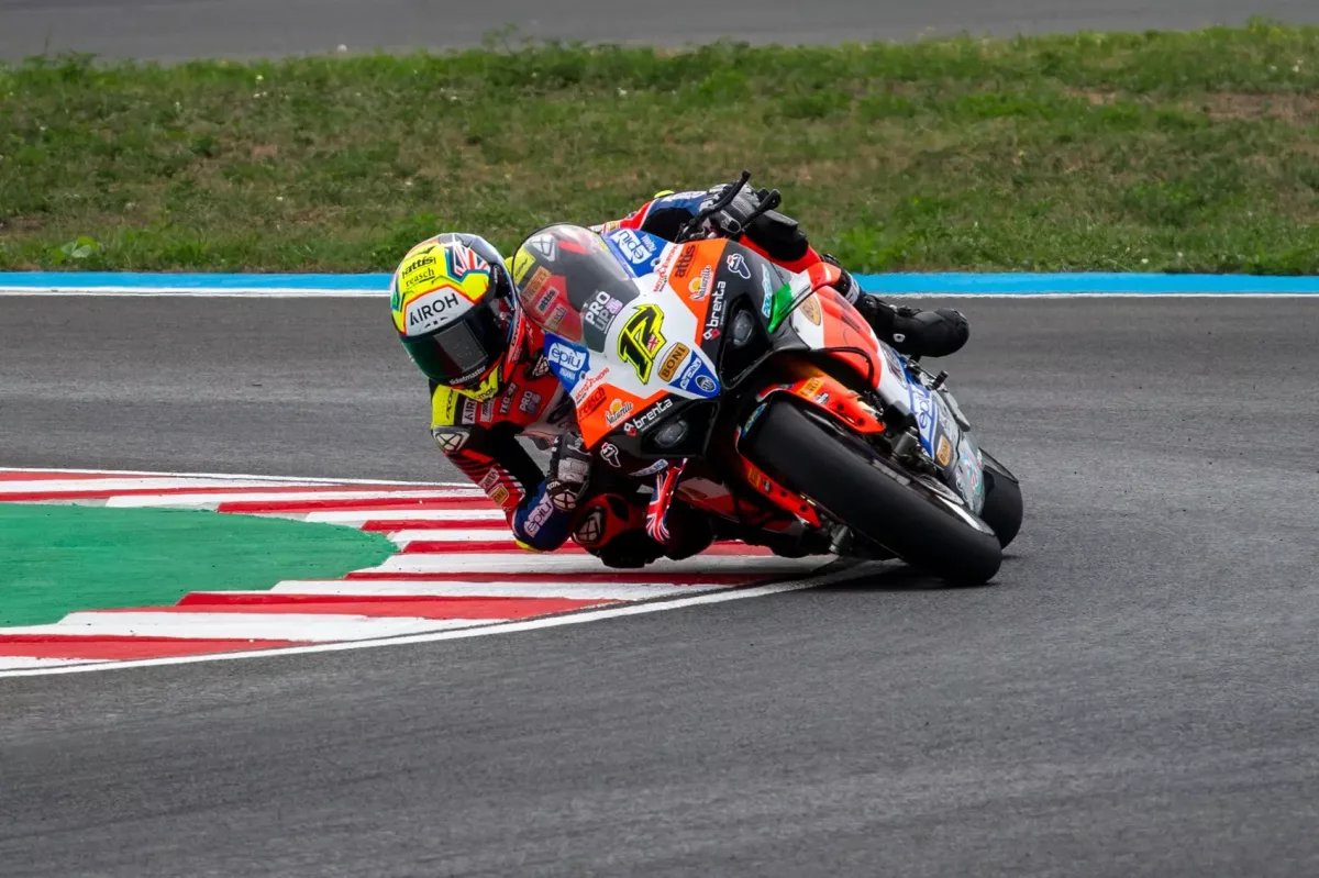 Váratlan fordulat: új pilóta érkezik a Motocorsához