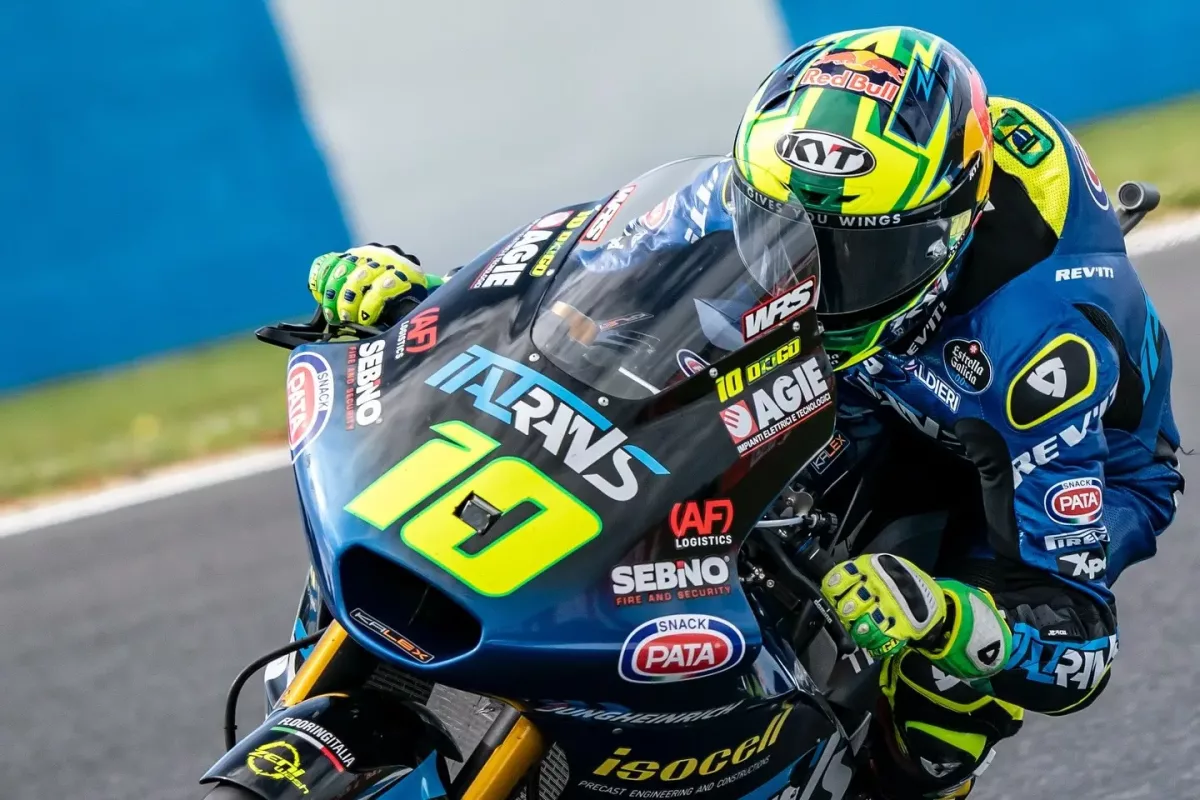 Moreira diadalra vezette magát a Moto2-ben, míg Kelsó hódította el a Moto3-as pole-t Phillip Islanden